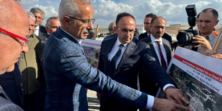 Bakan Uraloğlu, Bursa’da yapımı süren TEKNOSAB Kavşağı’nı inceledi