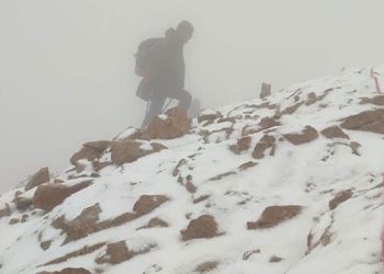 Hakkari’de Cilo Dağı’na tırmanan dağcılar kara yağışına yakalandı