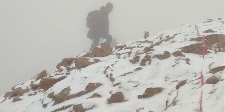 Hakkari’de Cilo Dağı’na tırmanan dağcılar kara yağışına yakalandı