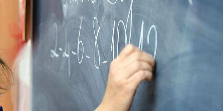 Öğrencileri darbeden eğitim yöneticisi açığa alındı