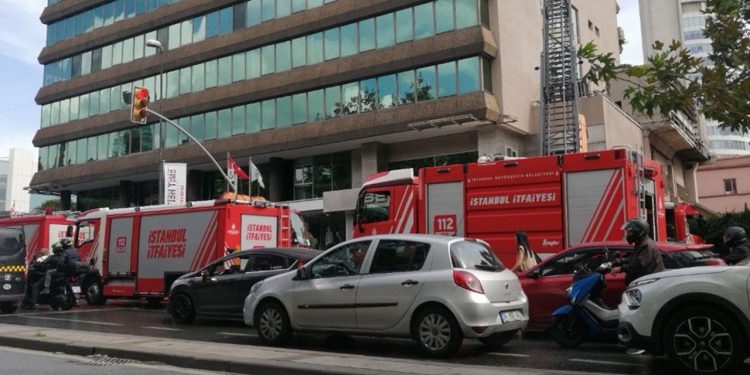 Şişli’de 10 katlı plazada yangın paniği